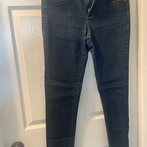 H&M Black Skinny Jeans Sleek and Stylish